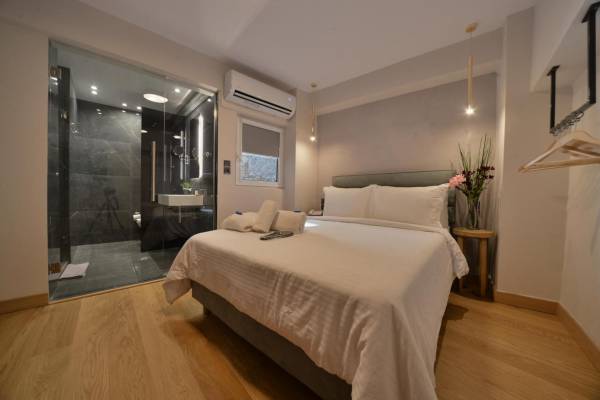 Suite with Private Hot Tub Pool